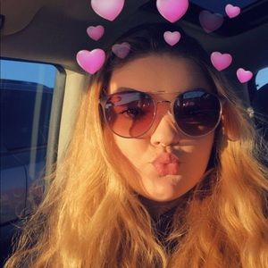 Meet your Posher, Abbie